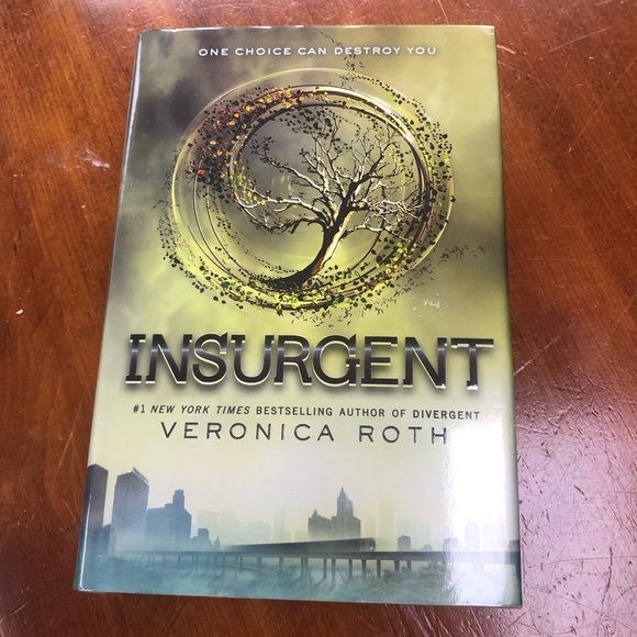 Divergent Series - Insurgent by Veronica Roth book is like new - Picture 6 of 7